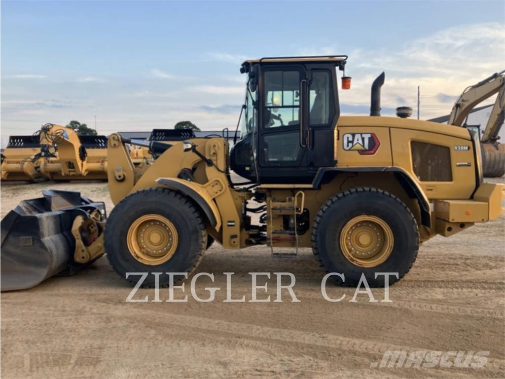 CAT 938M Колесни товарачи
