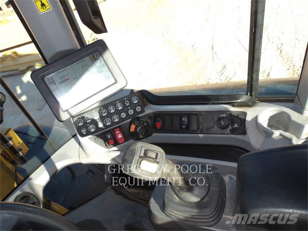 CAT 938M Колесни товарачи