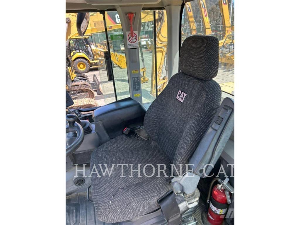 CAT 938M Колесни товарачи