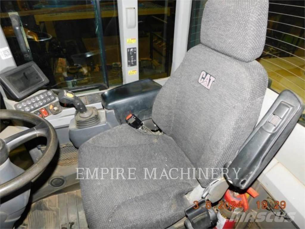 CAT 938M FC Колесни товарачи