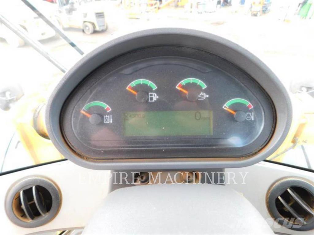 CAT 938M FC Колесни товарачи