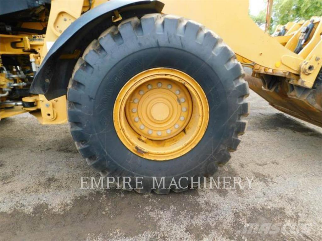 CAT 938M FC Колесни товарачи