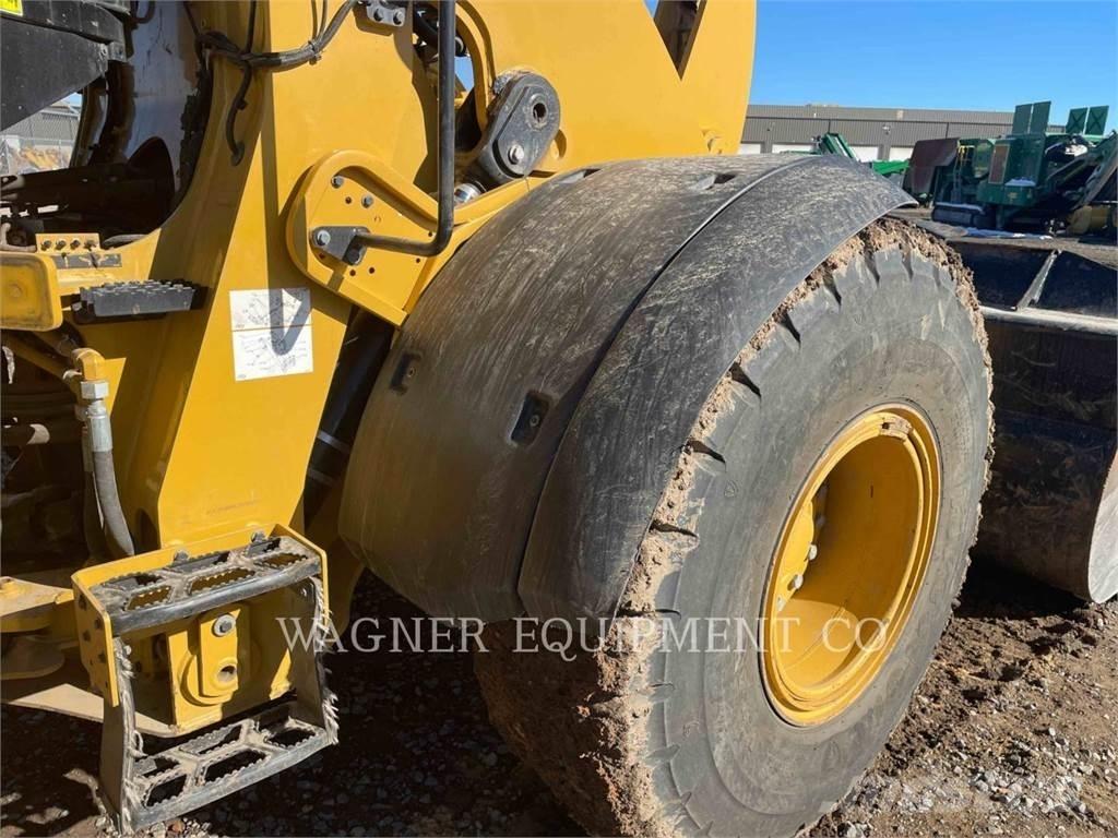 CAT 938M FC Колесни товарачи