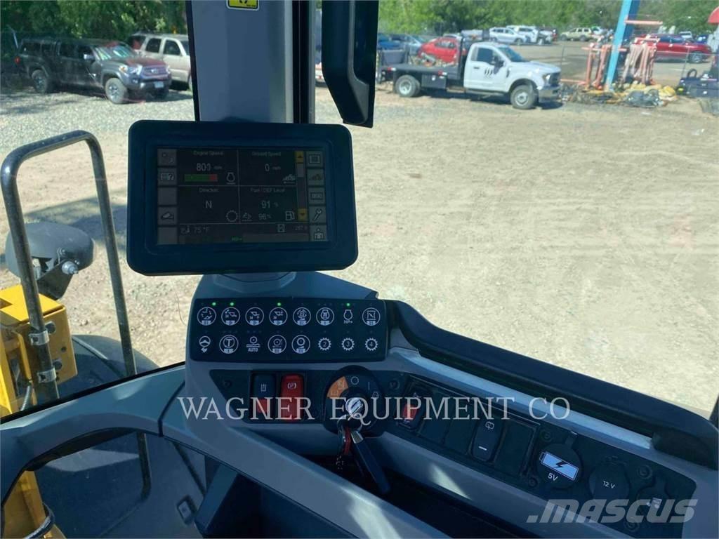 CAT 938M FC Колесни товарачи