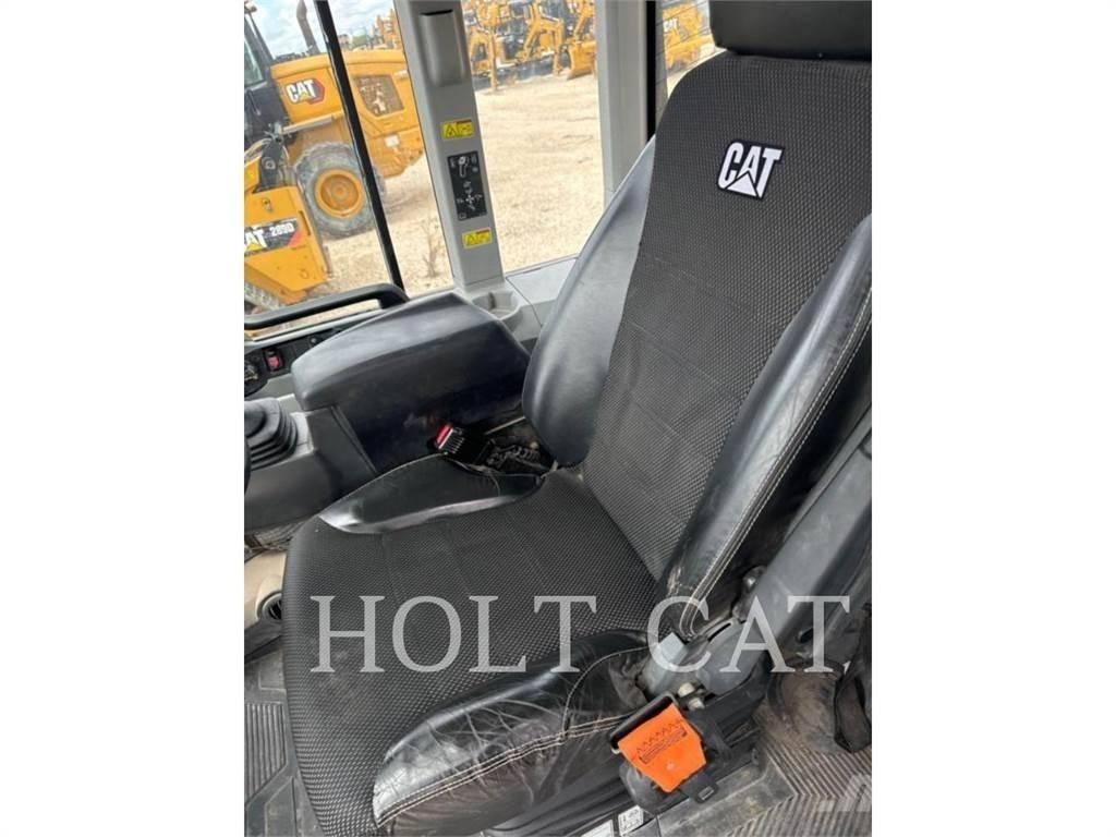 CAT 938M QC Колесни товарачи