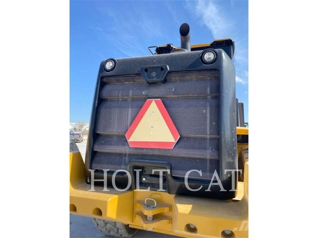 CAT 938M QC Колесни товарачи