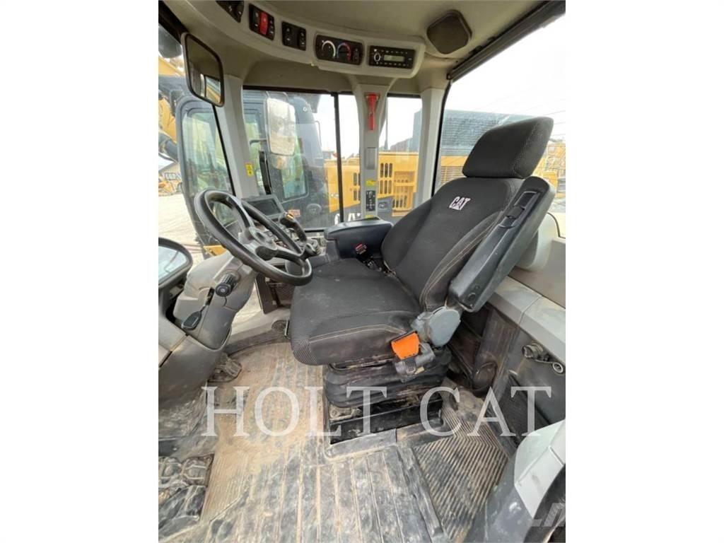 CAT 938M QC Колесни товарачи