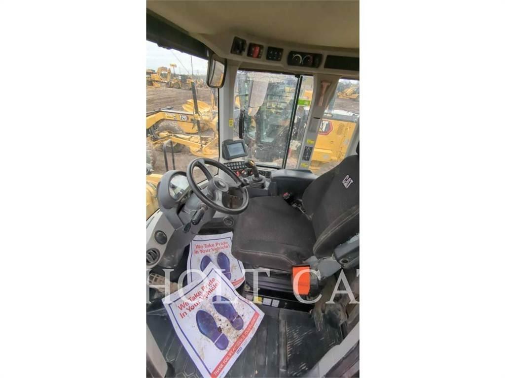 CAT 938M QC Колесни товарачи
