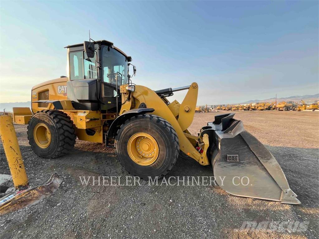 CAT 938M QC 3V Колесни товарачи