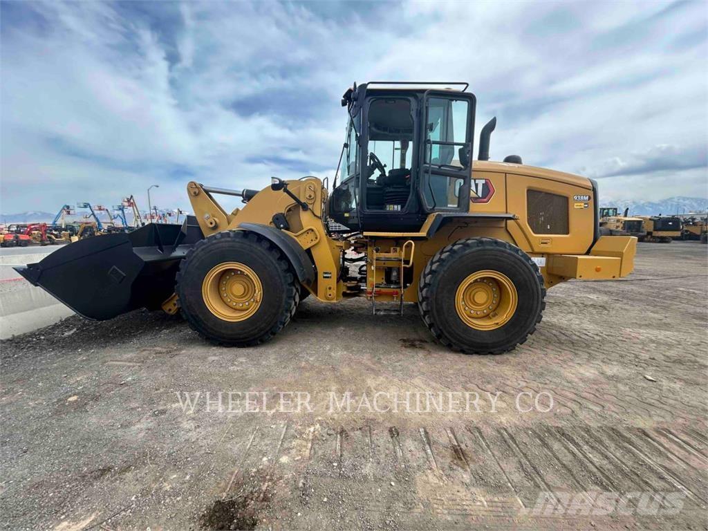 CAT 938M QC 3V Колесни товарачи