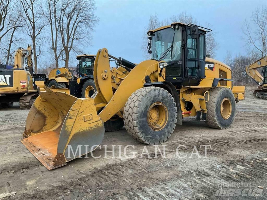 CAT 938M R+ Колесни товарачи