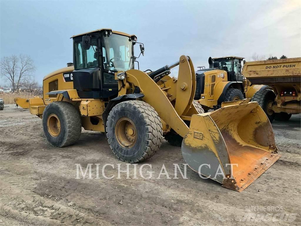 CAT 938M R+ Колесни товарачи