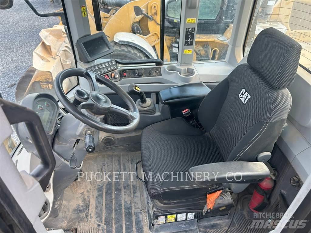 CAT 938M3V28QC Колесни товарачи
