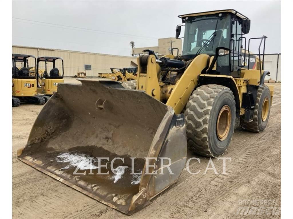 CAT 950M Колесни товарачи