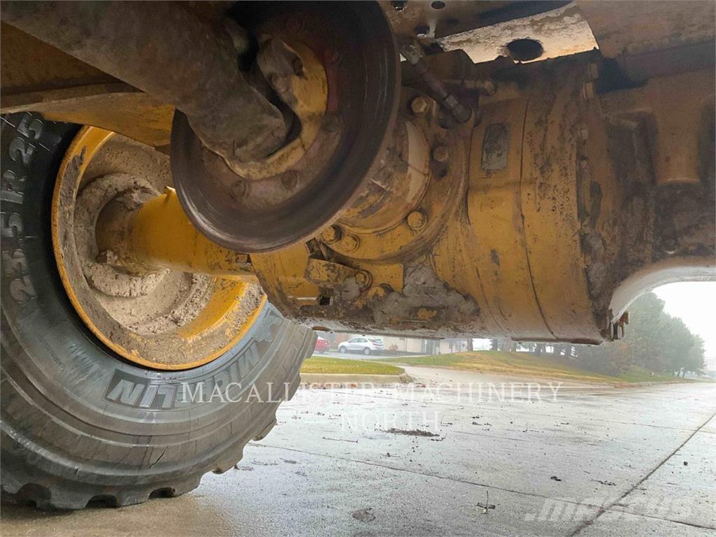 CAT 950M Колесни товарачи