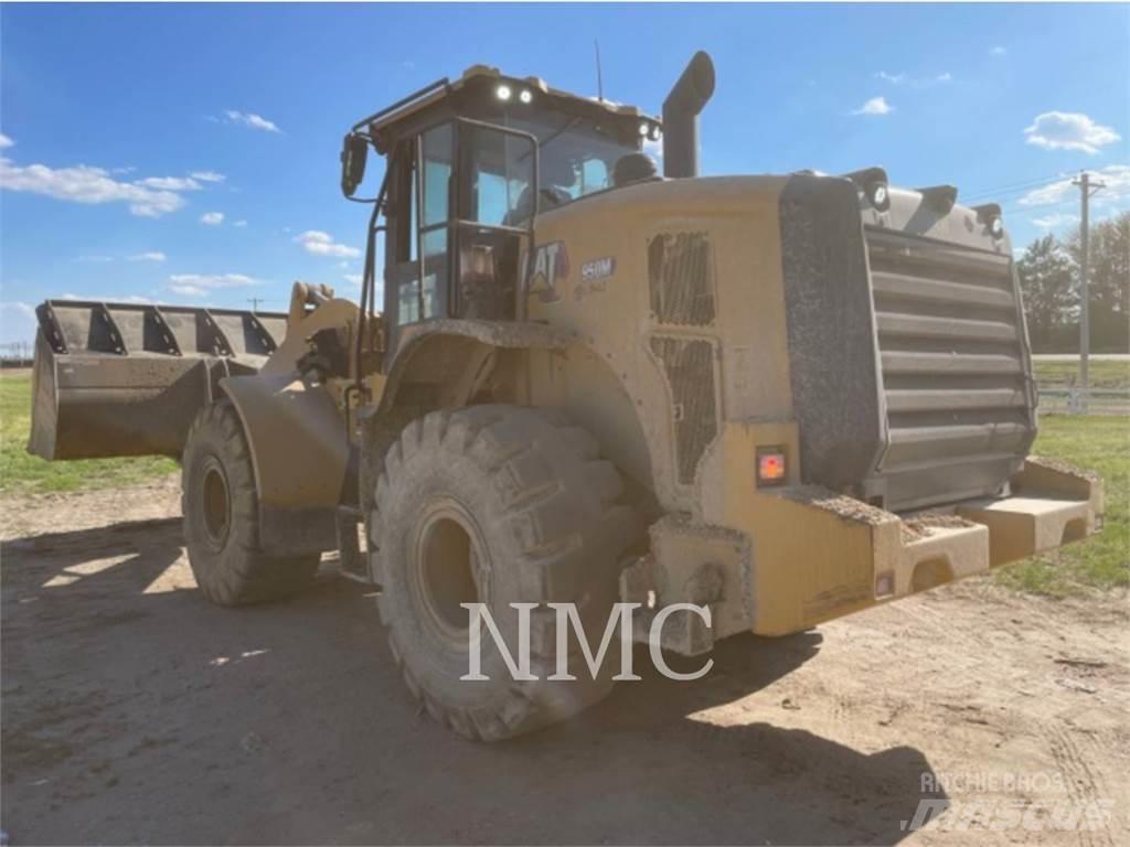CAT 950M Колесни товарачи