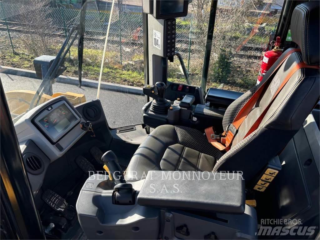 CAT 950M Колесни товарачи