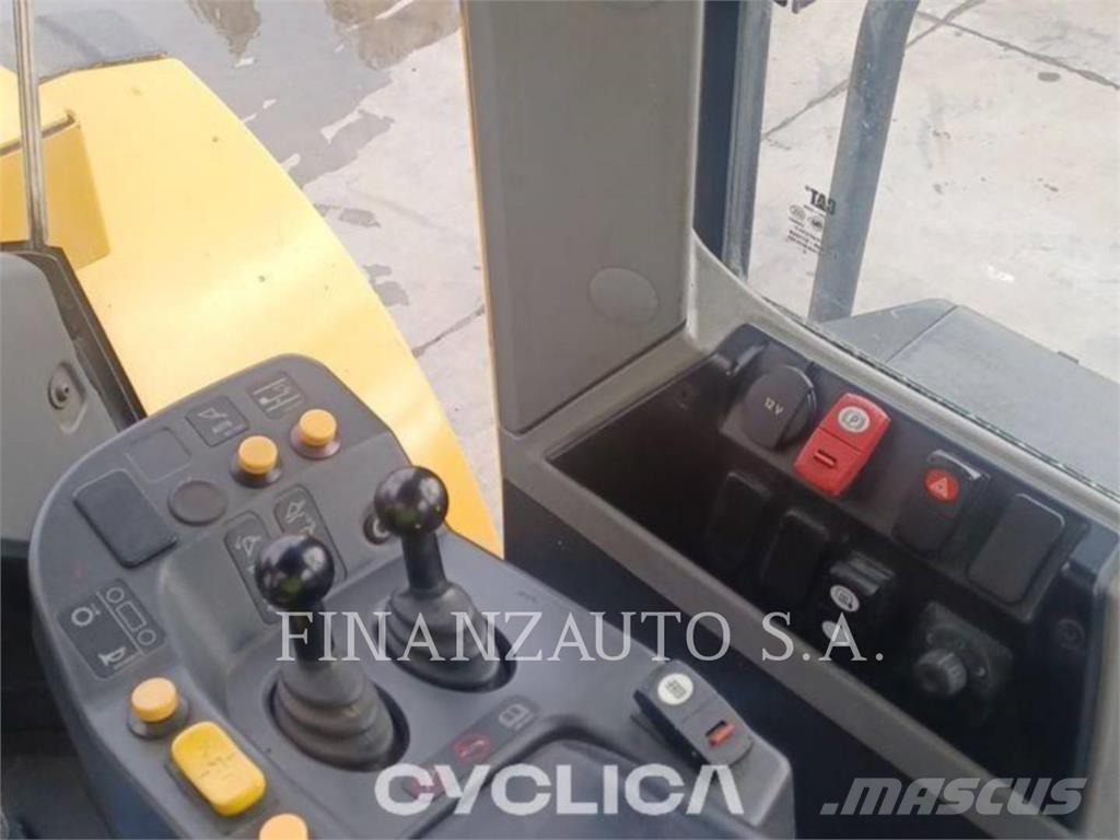 CAT 950M Колесни товарачи
