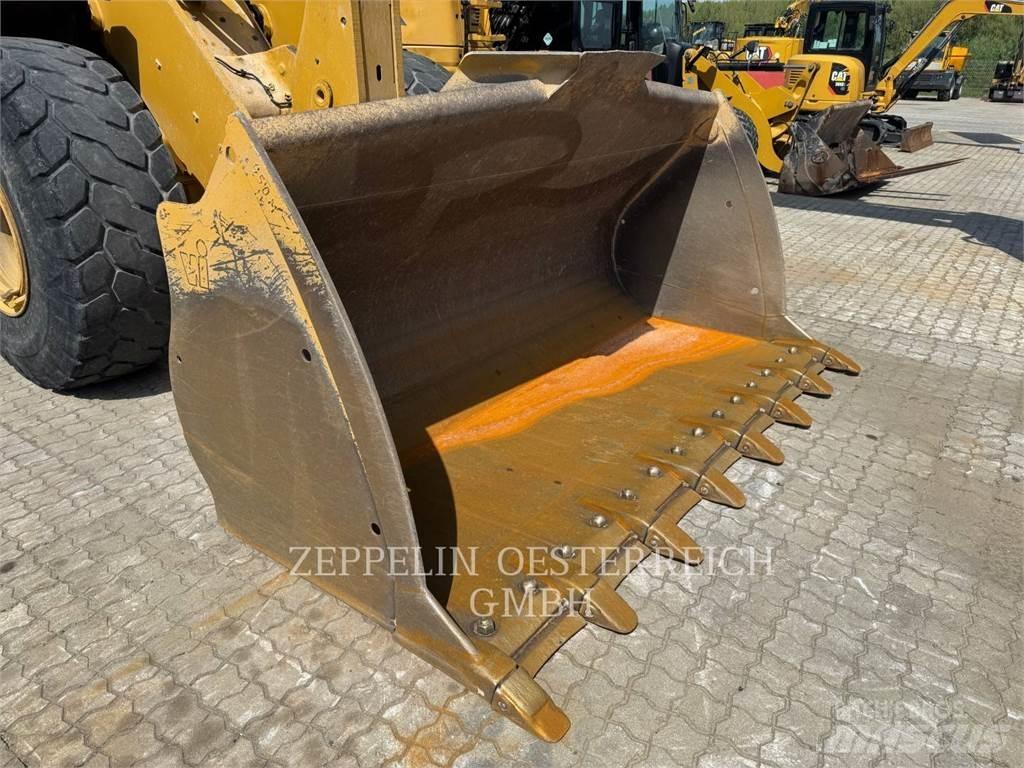 CAT 950M Колесни товарачи