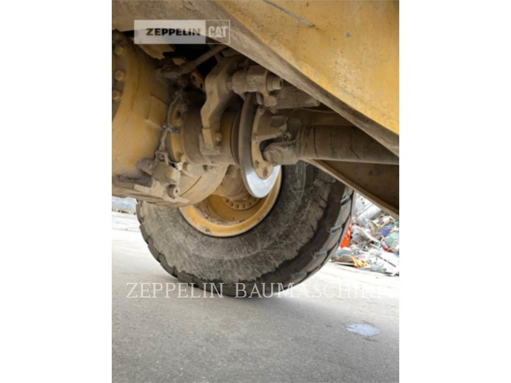 CAT 950M Колесни товарачи