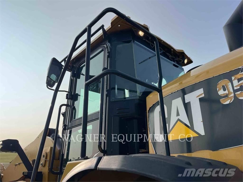 CAT 950M Колесни товарачи