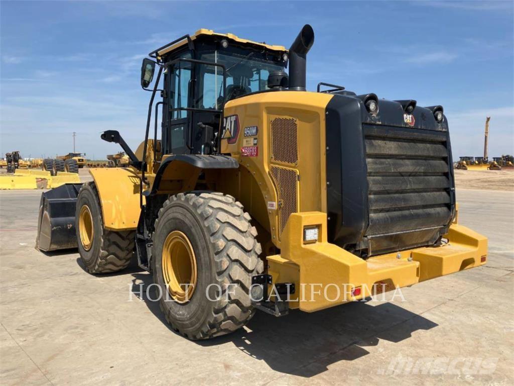 CAT 950M Колесни товарачи
