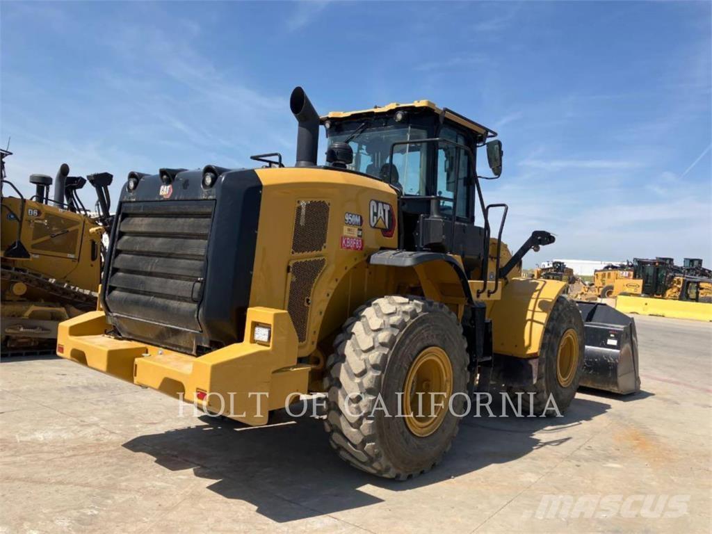 CAT 950M Колесни товарачи