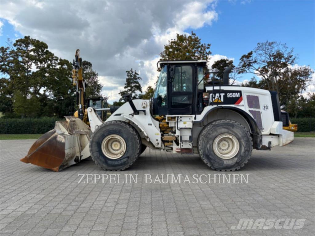 CAT 950M Колесни товарачи