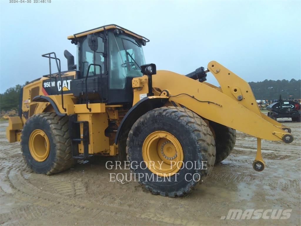 CAT 950M Колесни товарачи