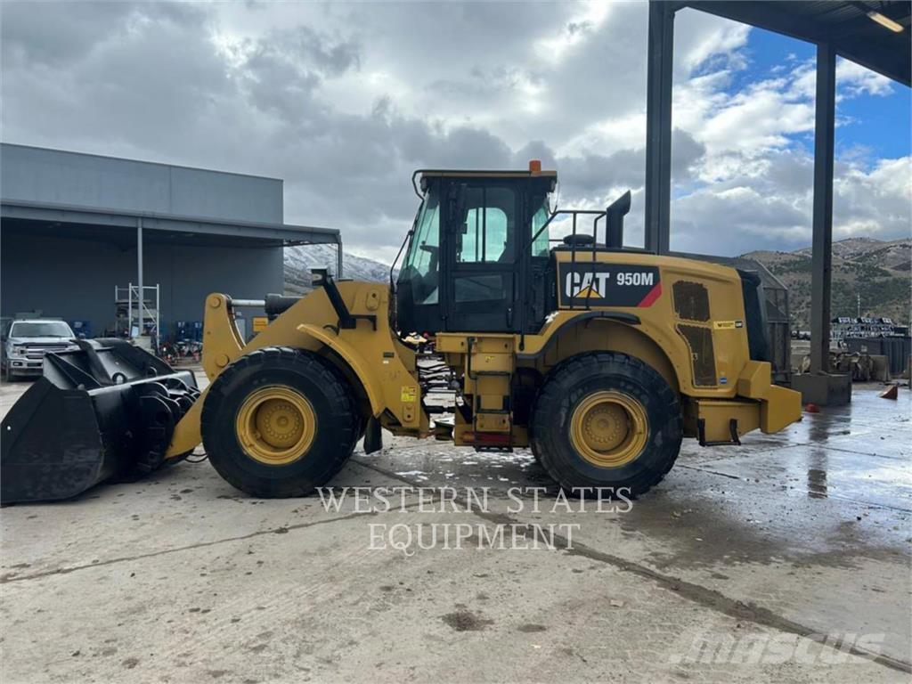 CAT 950M Колесни товарачи