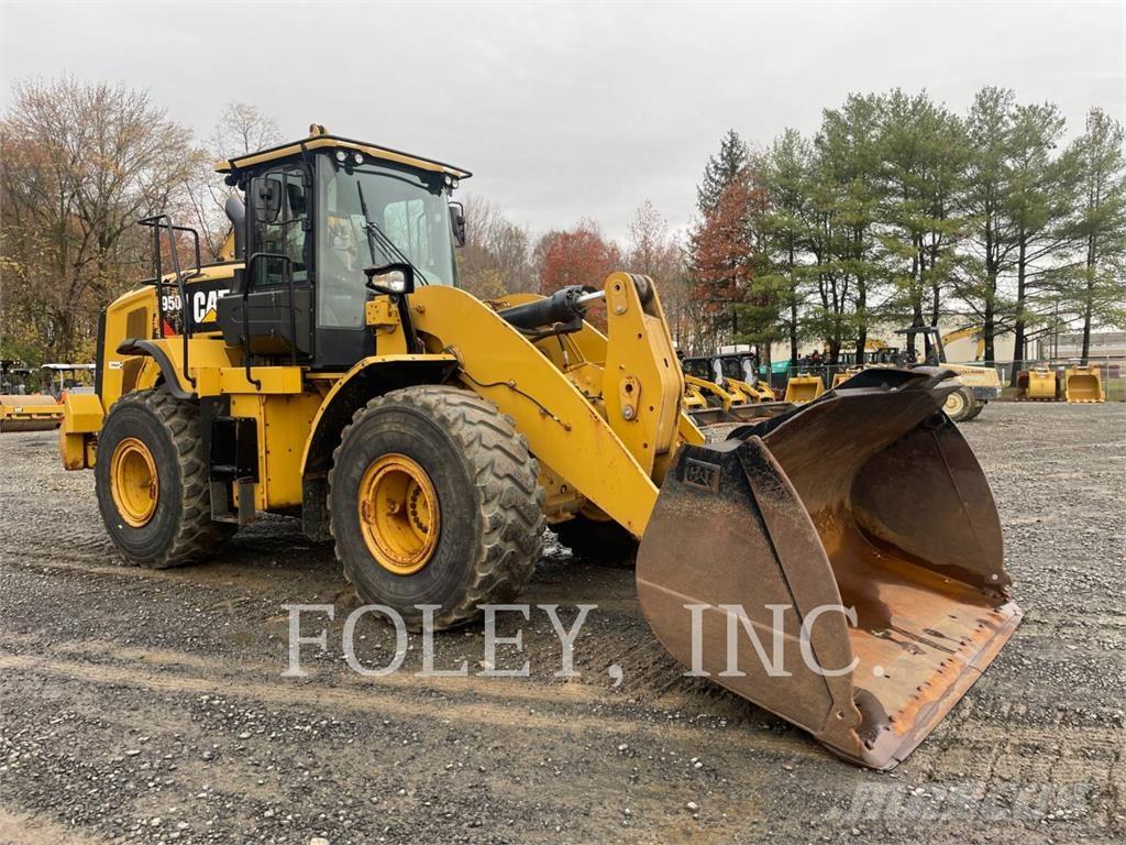 CAT 950M Колесни товарачи