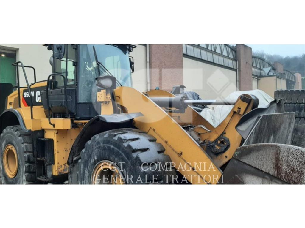 CAT 950M Колесни товарачи