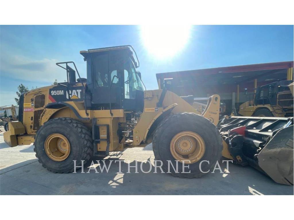 CAT 950M Колесни товарачи