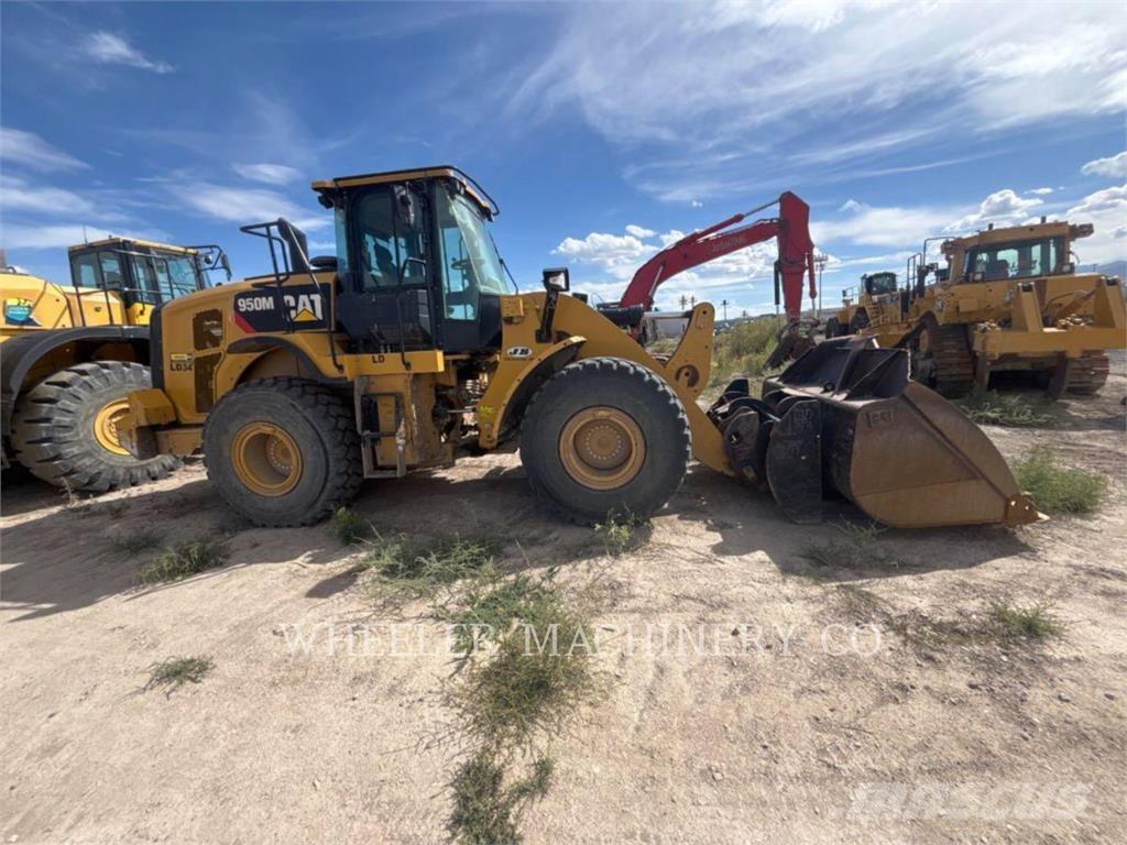 CAT 950M QC Колесни товарачи