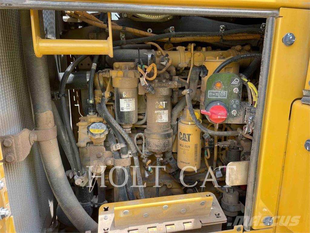 CAT 953 QC Верижен товарач