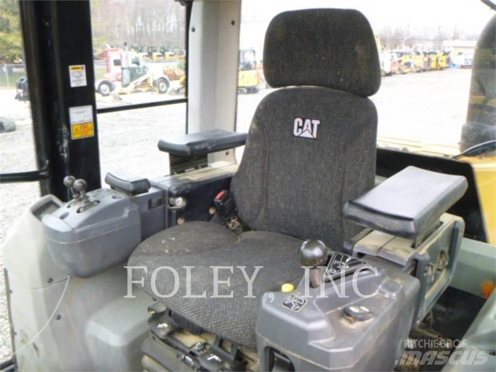 CAT 953D Верижен товарач