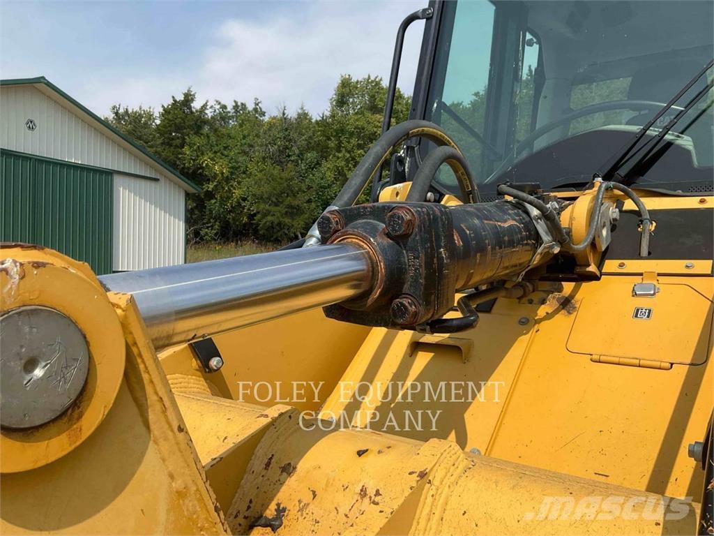 CAT 953D Верижен товарач