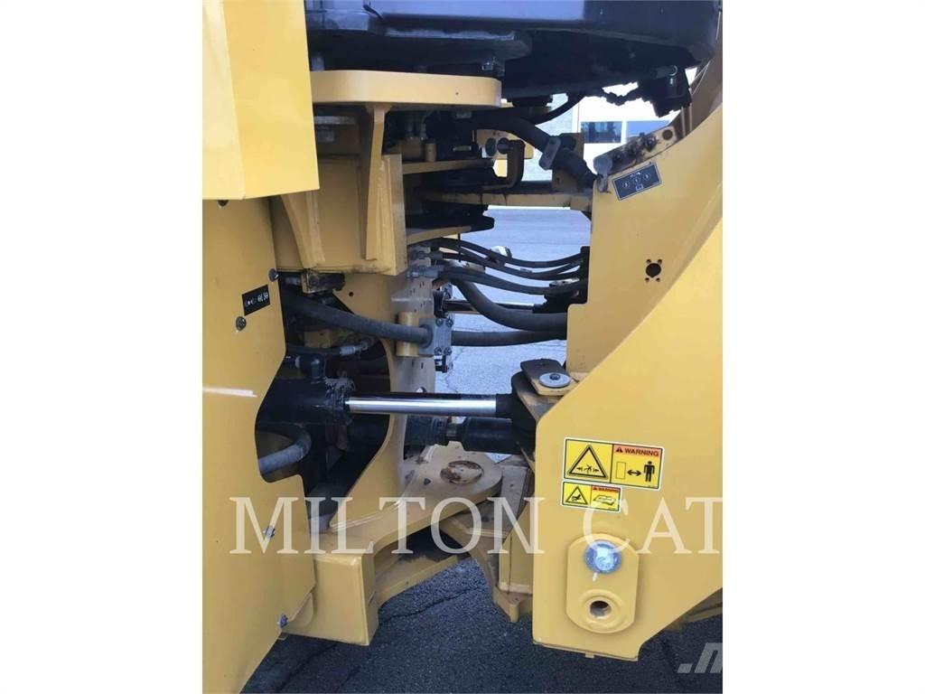 CAT 962M Колесни товарачи