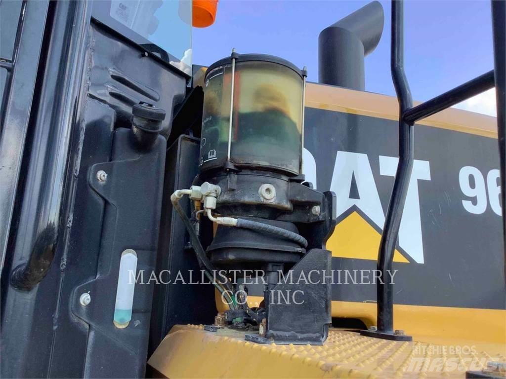 CAT 962M Колесни товарачи