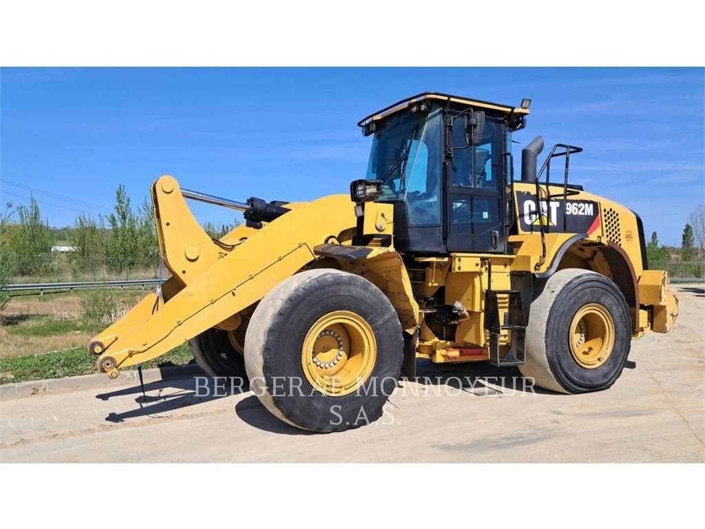 CAT 962M Колесни товарачи
