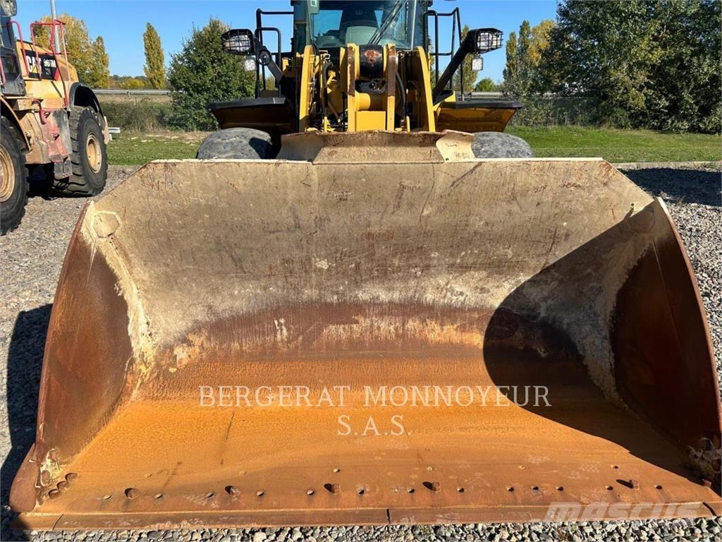 CAT 962M Колесни товарачи