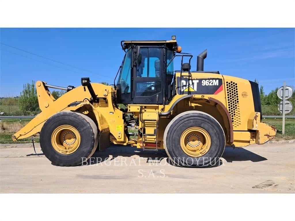 CAT 962M Колесни товарачи