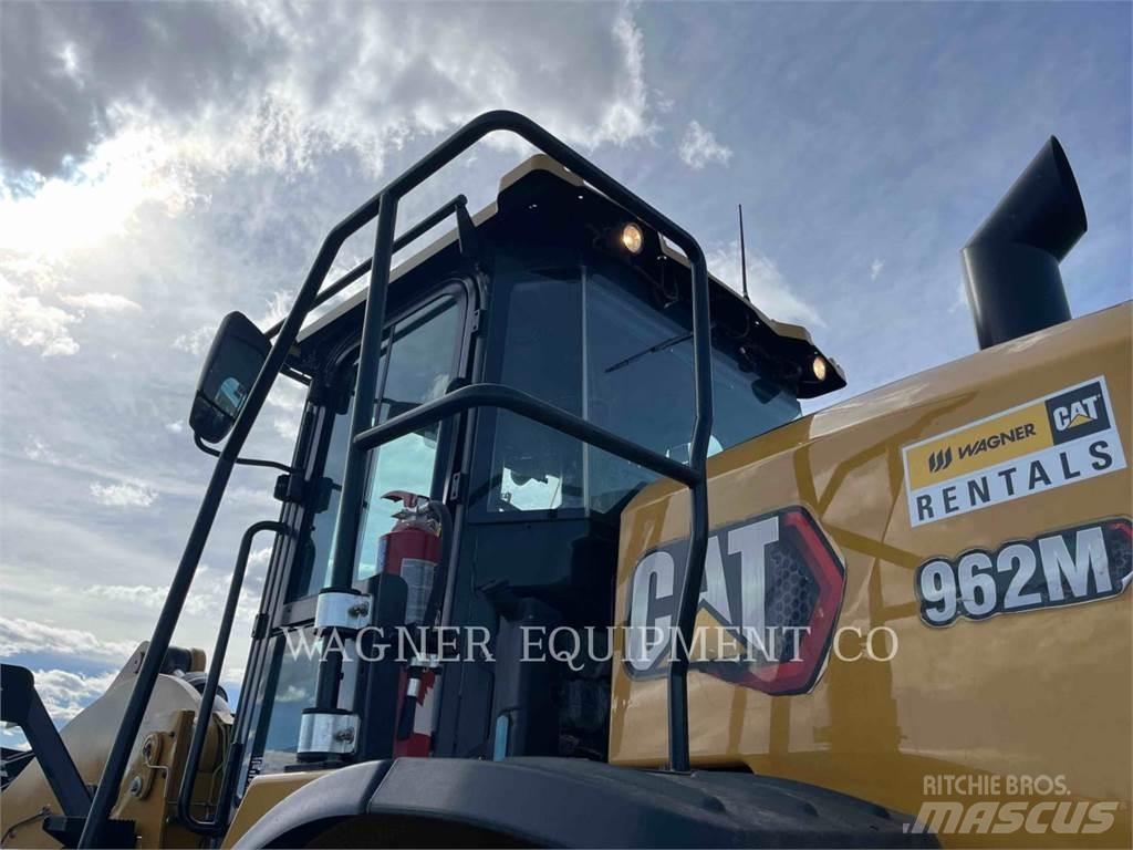 CAT 962M Колесни товарачи