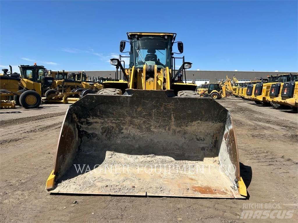CAT 962M Колесни товарачи