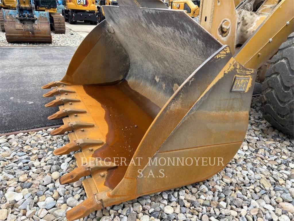 CAT 962M Колесни товарачи
