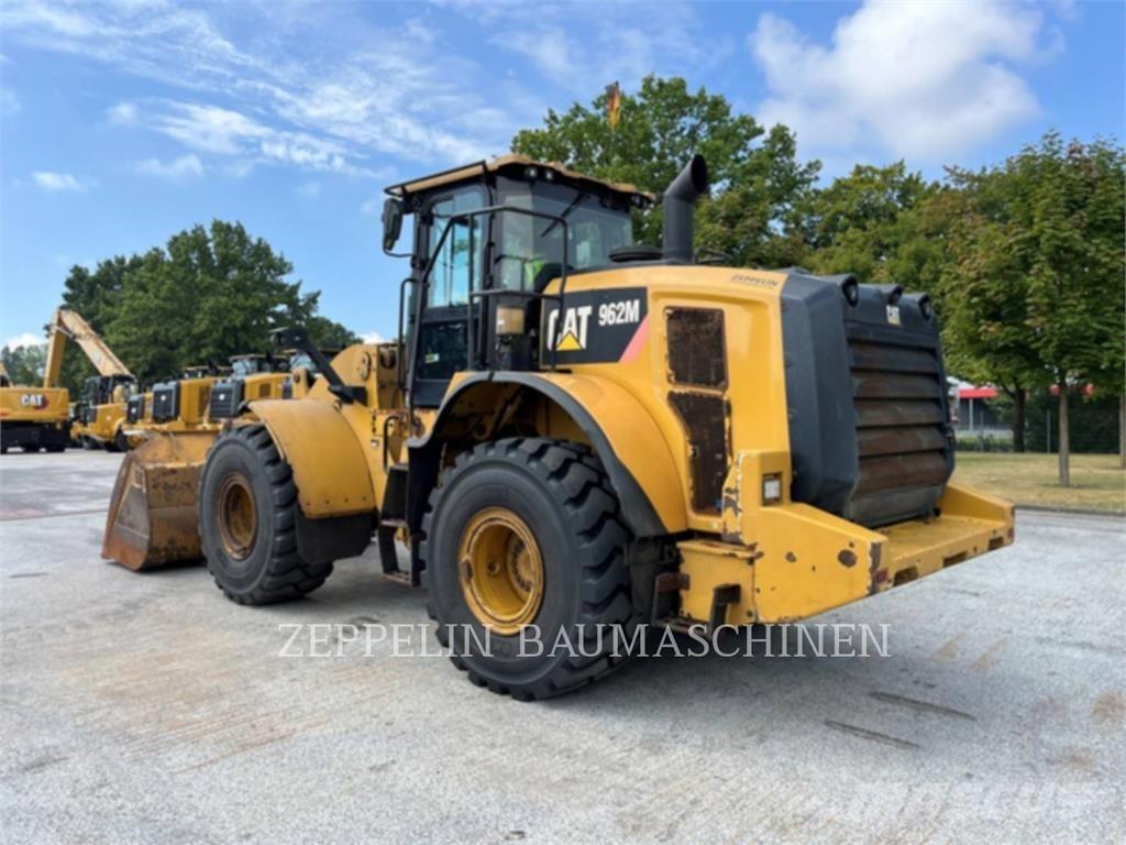 CAT 962M Колесни товарачи
