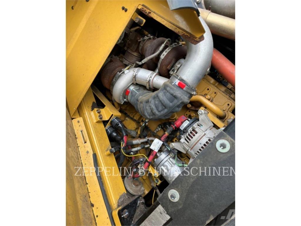 CAT 962M Колесни товарачи