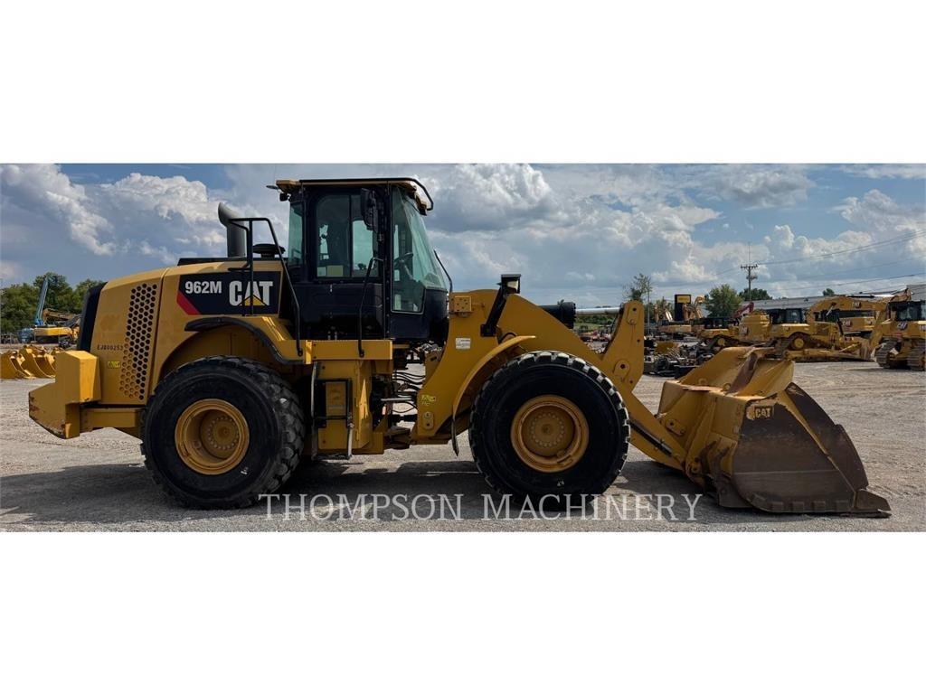 CAT 962M Колесни товарачи