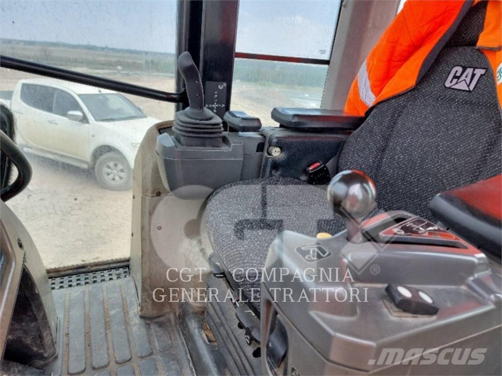 CAT 963D Верижен товарач