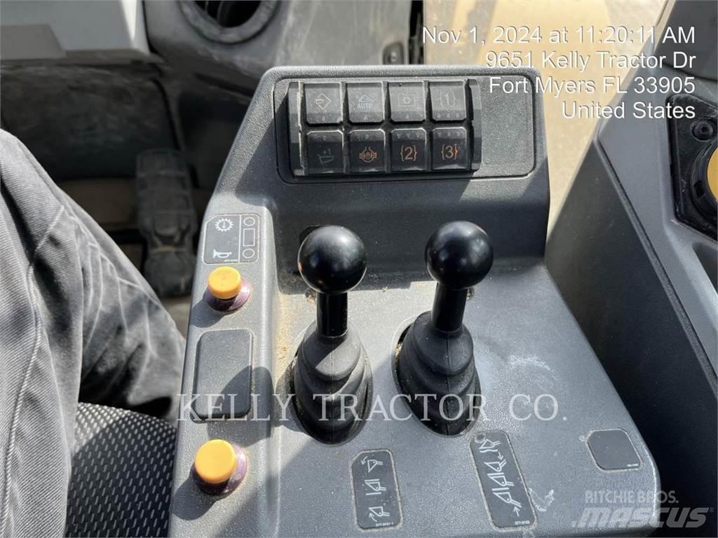 CAT 966 Колесни товарачи